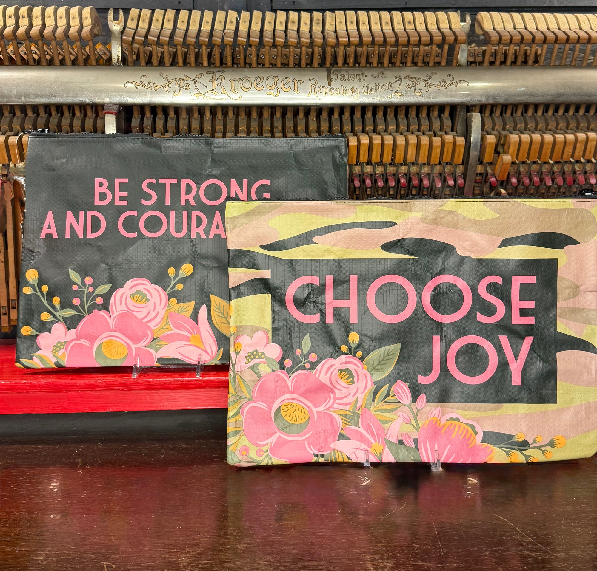 Be Strong and Courageous Zipper Folder